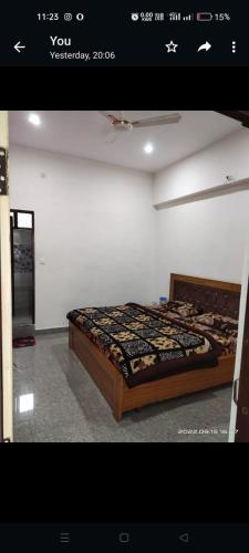 Postel nebo postele na pokoji v ubytování Rudransh guest house