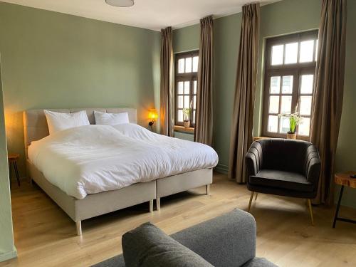Un pat sau paturi într-o cameră la Hotel Courage Gulpen-Wittem
