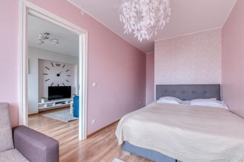 a bedroom with a bed and a mirror and a clock at Kesklinna majutus in Haapsalu