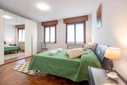 Ένα ή περισσότερα κρεβάτια σε δωμάτιο στο Picasso Residency Near Parma's Finest Gems