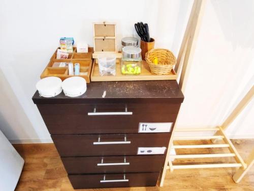 a kitchen with a counter with a drawer and a ladder at ゲストハウス EZO Run Sapporo 札幌中心部でシンプルな滞在ができるホステル in Sapporo