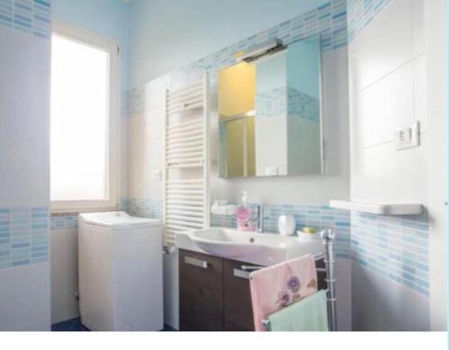 a bathroom with a sink and a mirror at appartamento sul mare in Falcone
