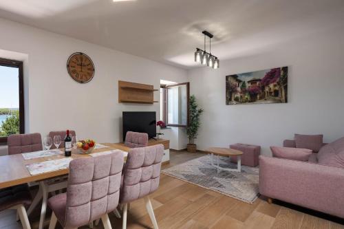 Seafront Apartments Nana