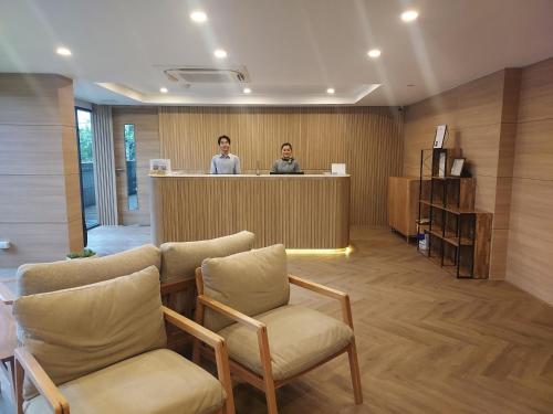 two people standing at a counter in a salon at Park 19 Hotel in Bangkok