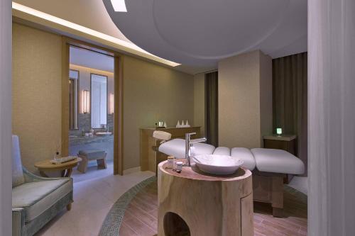 Ένα μπάνιο στο The Westin Singapore