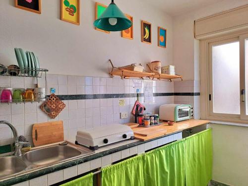 Kuchyňa alebo kuchynka v ubytovaní La casa sull'albero