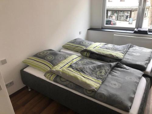 A bed or beds in a room at Ferienwohnung Möckmühl