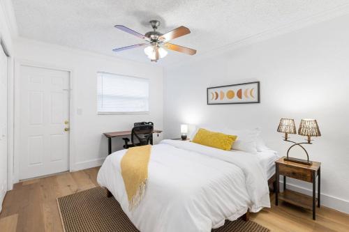 a bedroom with a bed and a ceiling fan at The Yellow Submarine @Sailboat Bend in Fort Lauderdale