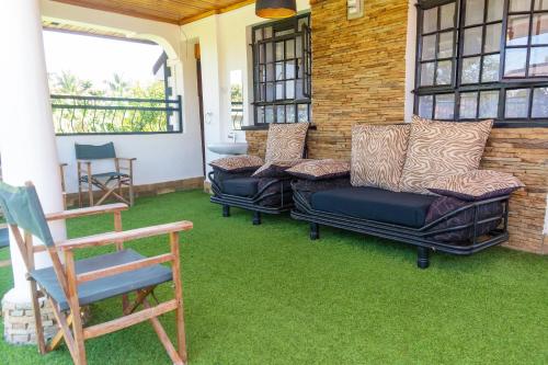 Ruang duduk di Elevate by African Manor