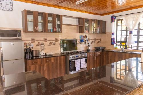 Dapur atau dapur kecil di Elevate by African Manor