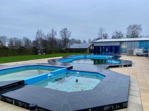 The swimming pool at or close to Bungalows in het Holt