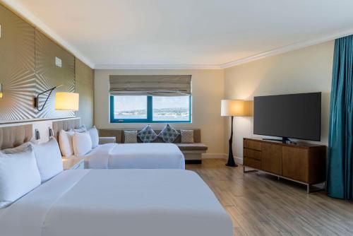 Letto o letti in una camera di Hilton Barbados Resort