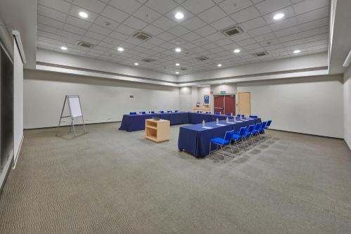 a conference room with blue tables and blue chairs at City Express by Marriott Xalapa in Xalapa