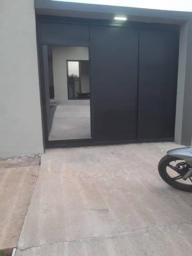 a room with a mirror and a chair in it at Recanto Shalom 3 dormitórios in São Carlos