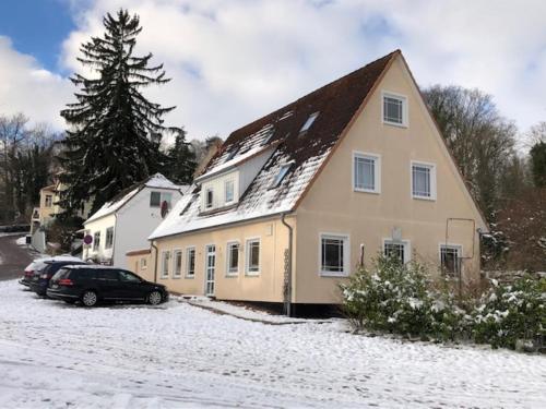 a house in the snow with a car parked in front at Ferienwohnung Seeblick Ratzeburg in Ratzeburg