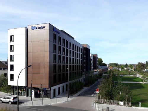 a building with a sign on the side of it at ibis budget Amiens Centre Gare in Amiens