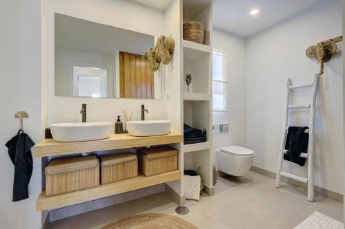 Renovated apt Aranja: with big balcony and sea view
