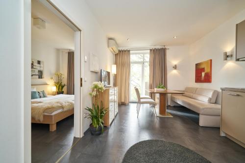 a hotel room with a bed and a desk at Hotel am Hof in Taufkirchen