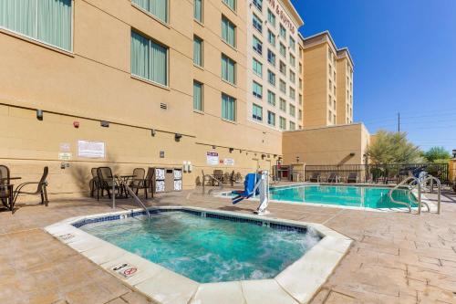 a pool with a water slide in front of a hotel at Drury Inn & Suites Phoenix Chandler Fashion Center in Chandler