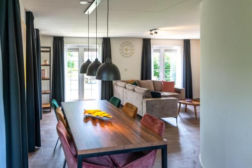a living room with a table and a couch at Resort Citta Romana in Hellevoetsluis