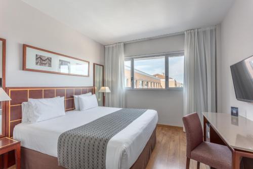 Postel nebo postele na pokoji v ubytování Eurostars Toledo