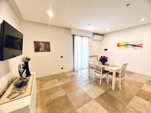 a kitchen and dining room with a table and chairs at Rosa di Mare in Capaci
