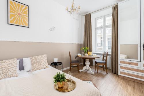 a small apartment with a bed and a table at Malila Premium Apartments City Center Kazimierz Starowiślna 41 in Krakow