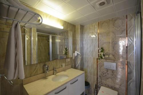 Phòng tắm tại ADMİRAL HOTEL