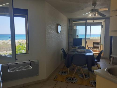 Photo de la galerie de l'établissement Location T2 à 50m de la plage avec parking sécurisé - FR-1-782-4, au Barcarès