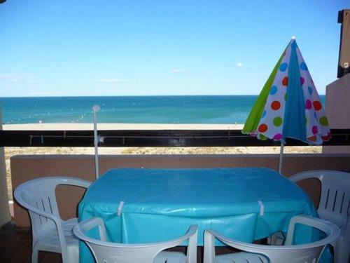 Photo de la galerie de l'établissement Appartement 3 Pièces en Bord de Mer au Barcarès avec Terrasse, Accès Plage et Parking Sécurisé - FR-1-782-18, au Barcarès