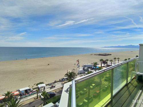 Appartement 5 personnes avec terrasse, parking, WIFI et accès direct à la plage - FR-1-776-86