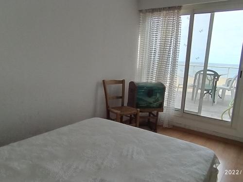 Appartement 5 personnes avec terrasse, parking, WIFI et accès direct à la plage