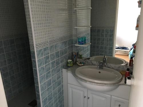 Appartement 5 personnes avec terrasse, parking, WIFI et accès direct à la plage