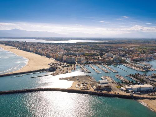 Appartement 5 personnes avec terrasse, parking, WIFI et accès direct à la plage
