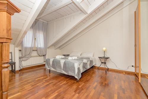 Giường trong phòng chung tại MilanoGorla-METRO 50mt-Duomo a 15 minuti