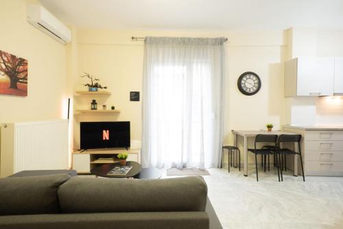 F & B Collection - Flat for 3