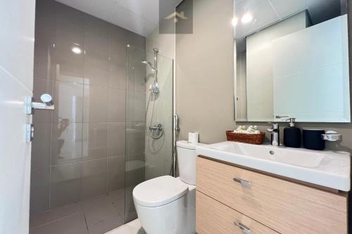 Koupelna v ubytování Letstay - Luxurious and Spacious 3BR Villa in DAMAC HILLS 2