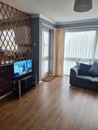 a living room with a couch and a flat screen tv at great holidays hemsby in Hemsby