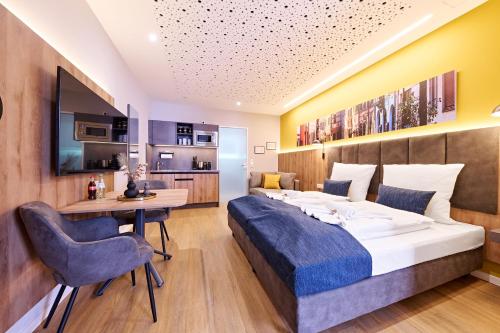 a bedroom with a large bed and a table and chairs at XZLLENZ - Modern, Neu, Luxus, Frei-Parken, U-Bahn in Nuremberg