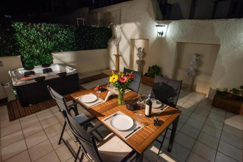 KG Acropolis Escape Spa Apartment