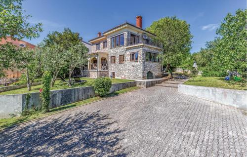 4 Bedroom Beautiful Home In Premantura