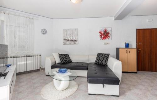 2 Bedroom Stunning Apartment In Rijeka