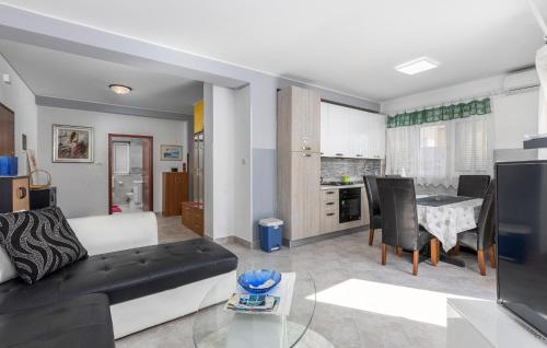 2 Bedroom Stunning Apartment In Rijeka