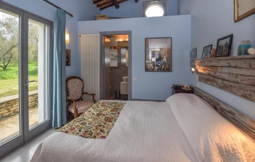 Ένα ή περισσότερα κρεβάτια σε δωμάτιο στο Awesome Home In Ischia Di Castro