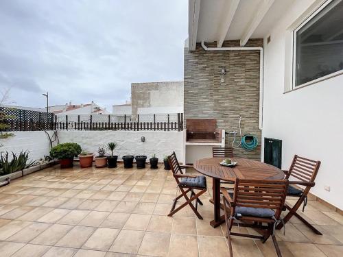 Roca Fornells, Planta baja con maravilloso patio F96