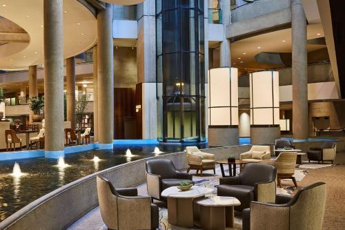 Χώρος καθιστικού στο The Westin Bonaventure Hotel & Suites, Los Angeles