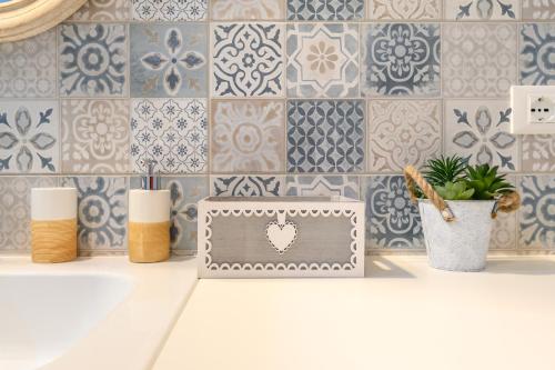 a bathroom with blue and white tiles and a sink at Appartamento via Visconti in Rome