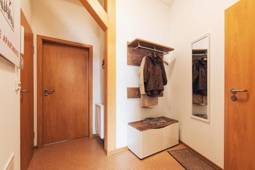 a hallway with a closet and a door and a stool at Apartment, barrierearm, zentral, 2-3 Personen in Mühlhausen