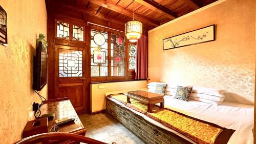 Postel nebo postele na pokoji v ubytování Pingyao Hu lu wa Home Inn
