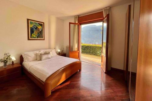 En eller flere senge i et værelse på Charming House on the Lake